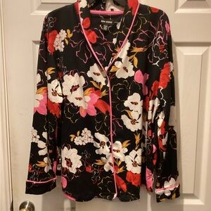 Elegant Floral Pajama Top with Black and Pink Accents